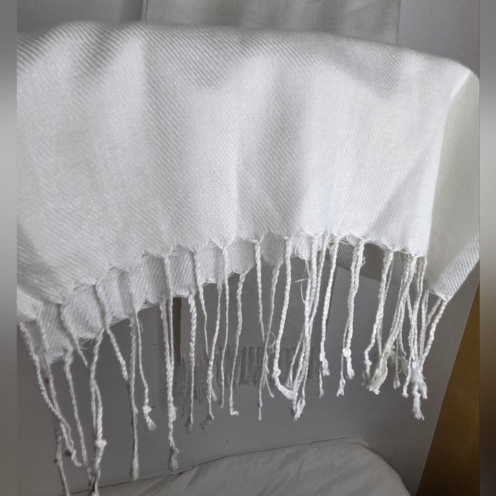 Source Unknown Elegant White Scarf - image 5